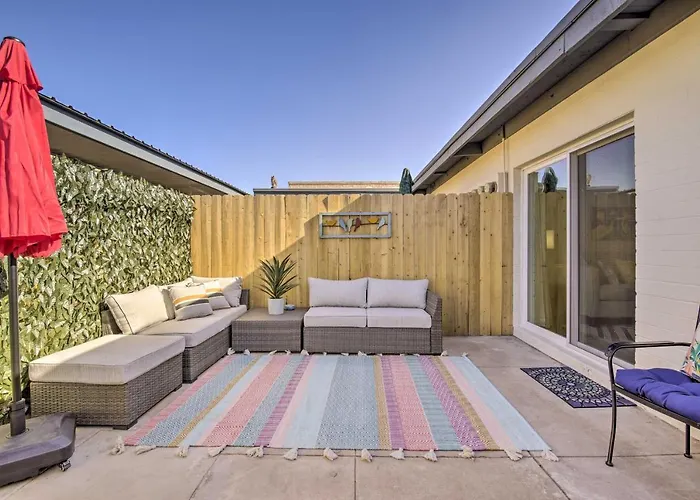 Walk To Old Town! Nurse-Ready Scottsdale Apt