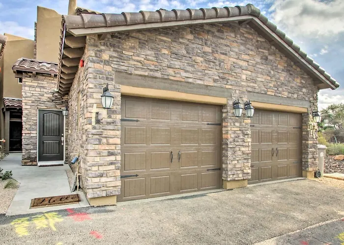 Walkable Townhome W/ Pool Access In Cave Creek!
