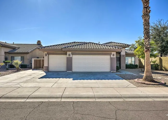 Putting Green + Game Room: Goodyear Oasis