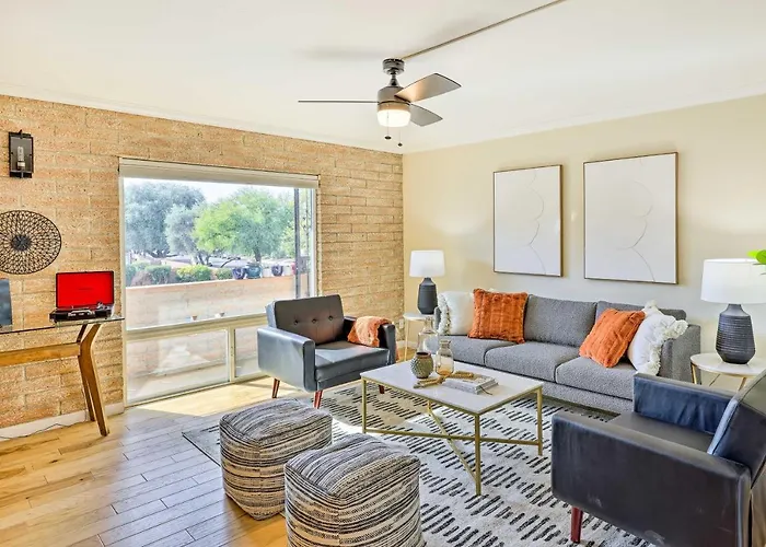 Relax Poolside! Walkable Old Town Scottsdale Oasis