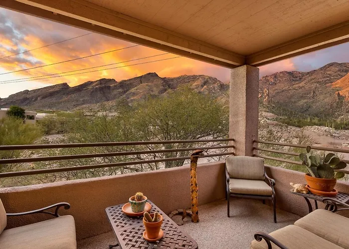 Stunning Views Of Ventana Canyon, Mountains And City Lights!