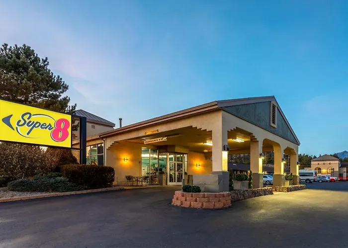 Super 8 by Wyndham Conference Center Nau/Downtown