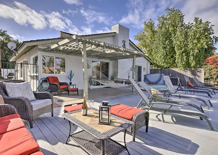 Sun Deck, Hot Tub! Lakefront Tempe House
