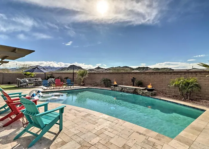 Heated Pool + Putting Green: Goodyear Retreat!
