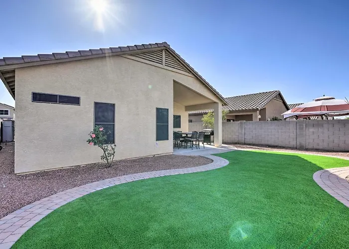 Sunlit Peoria Gem W/ Yard: Hike, Golf & Explore!
