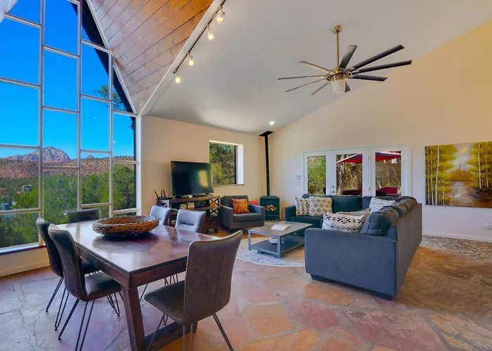 Walk 2 Trails! Pet Friendly! Stunning Views!