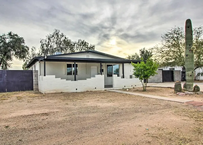 Charming Home ~ 7 Mi To Downtown Tucson!