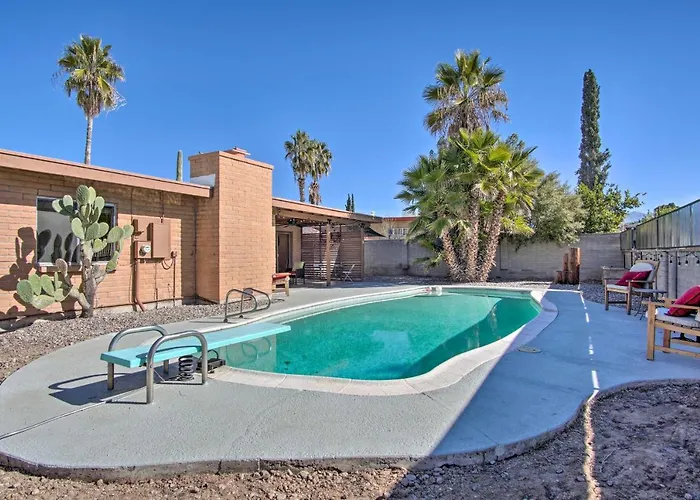 Eastside Home W/ Pool Near Hiking!