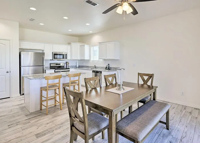 Modern Kingman Vacation Rental, 5 Mi To Dtwn!