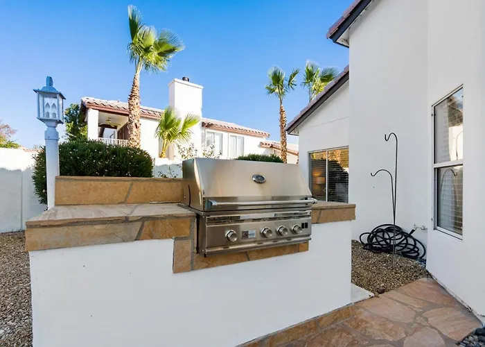 Waterside - Lavish Lakeside Property With Heated Pool And Pontoon Boat