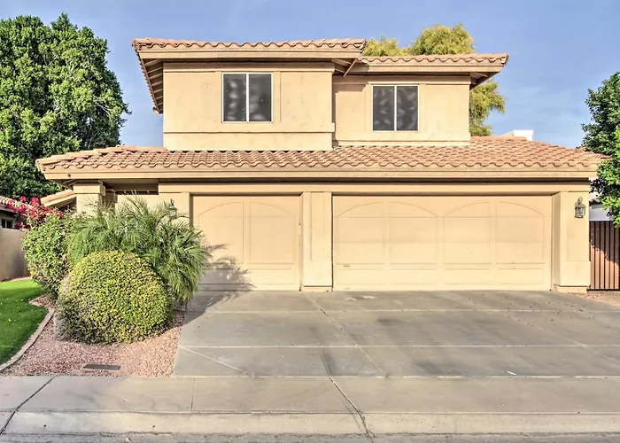 Pool, Hot Tub & Golf Course View: Glendale Oasis!