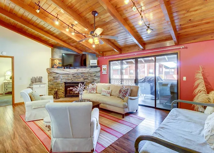 Near Golfing & Hiking: Pinetop Vacation Rental!