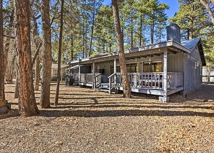 Near Hiking & Golfing: Pinetop Home W/ Deck!