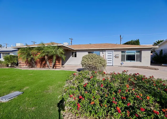 Amazing Location! Old Town Scottsdale Modern Home