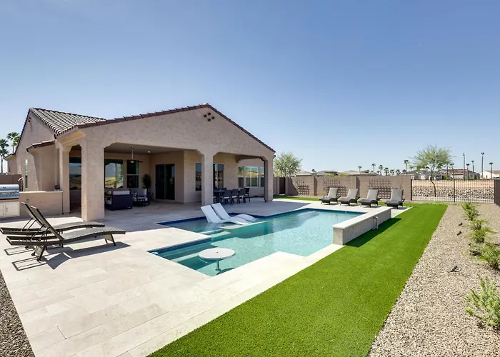 Private Pool & Grill: Modern Goodyear Retreat