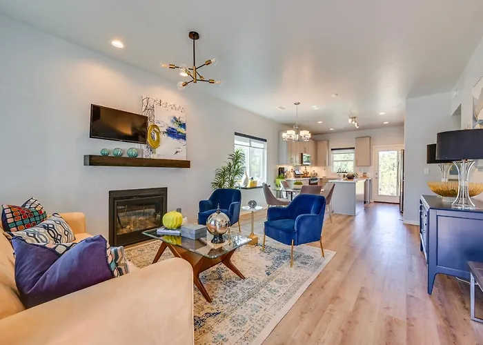 Modern Flagstaff Vacation Rental W/ 2 Living Areas