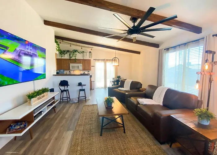 Peaceful, 3Br+King Home W/Bbq, Fire Pit & Huge Tv!