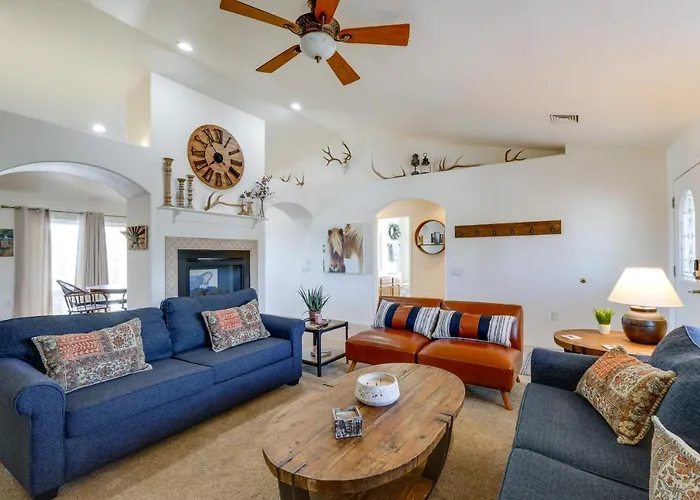Flagstaff Home W/ Hot Tub & Mountain Views