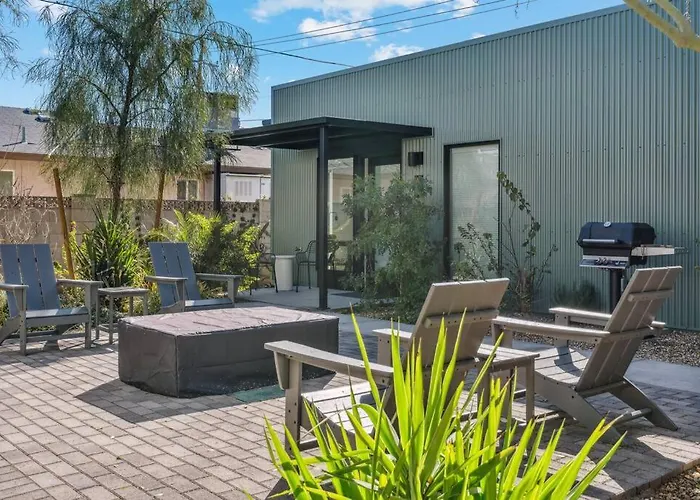 Refreshing 1-Bedroom Apartment - 80 Walkscore!