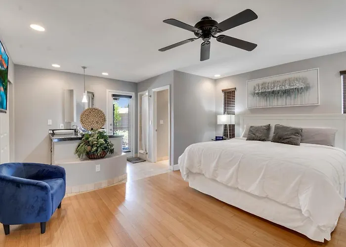 4 Bdr, Two Master Suite, Billiards & Desert Oasis Pool