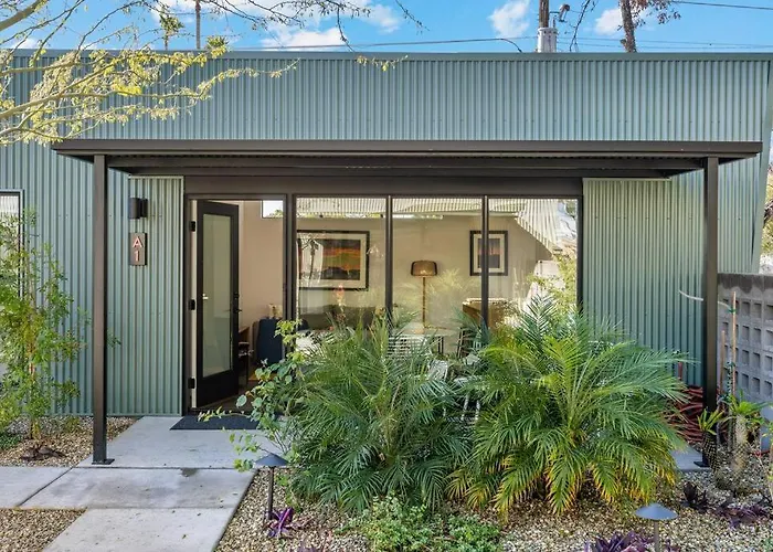 Refreshing 2-Bedroom Apartment - 80 Walkscore!