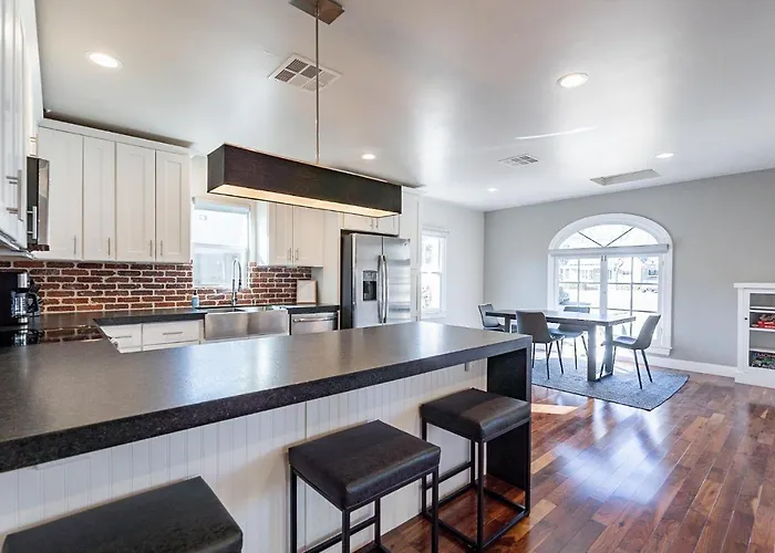 Phx Retreat Fully Remodeled Historic Home