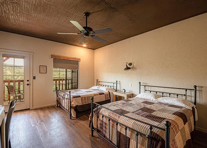 Miners Cabin #3 -Two Double Beds - Private Balcony - Walk To The Action