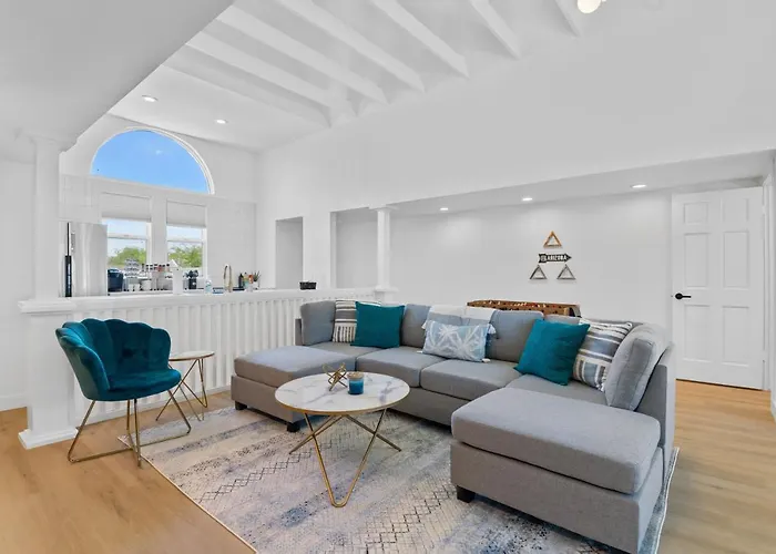 Stylish Getaway Central Location