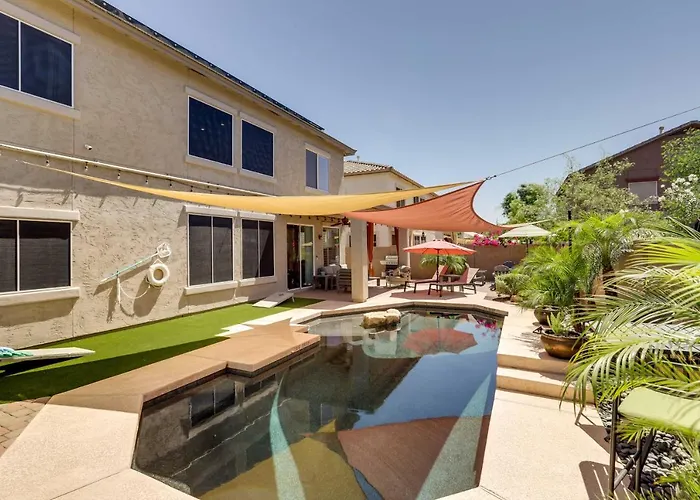 Modern Gem W/ Fire Pit: 3 Mi To Goodyear Ballpark!