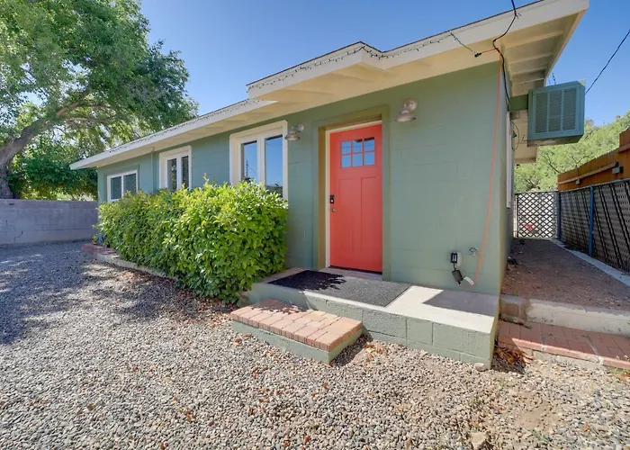 Old Town Cottonwood Cottage W/ Yard, Pets Welcome