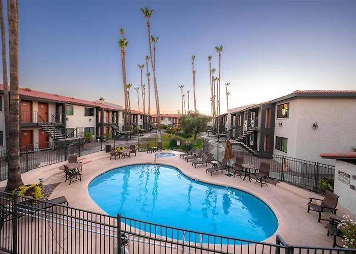 204 Fully Furnished 1Br Suite-Prime Location