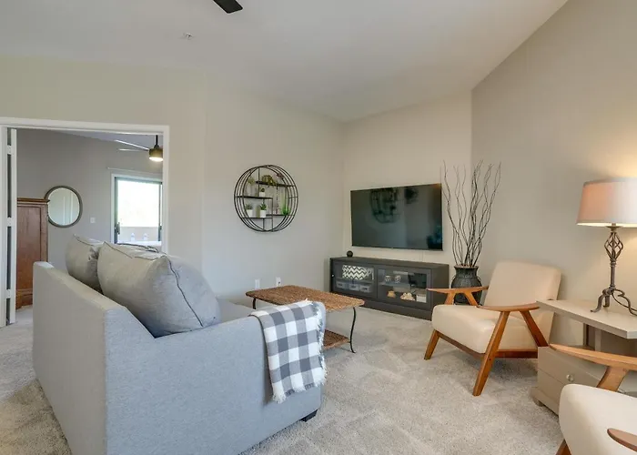 Pool Access! 55 + Snowbird Retreat In Peoria