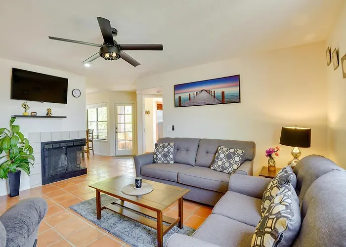 Tucson Oasis: Heated Pool, Tennis Court, Hiking!