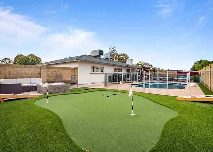 Glendale Retreat: Refreshing Pool~ Golf ~Games Asu