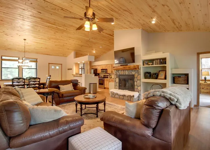 Furnished Deck & Grill: Woodsy Torreon Cabin