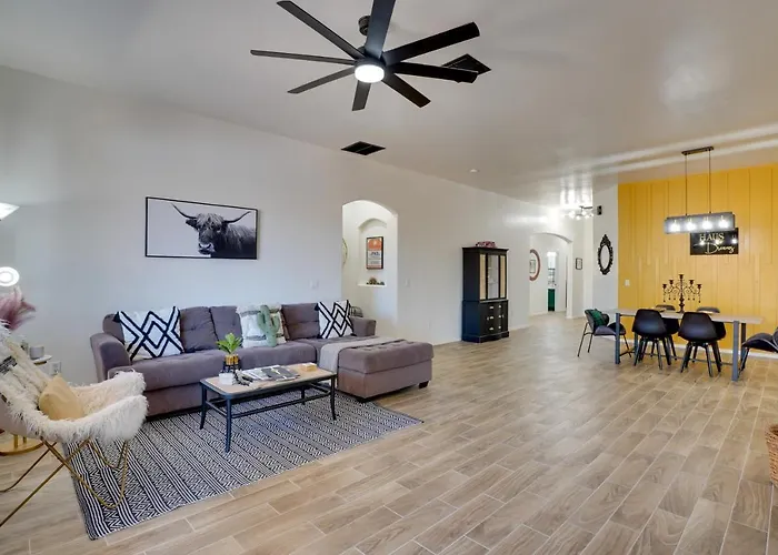 14 Mi To Dtwn: Tucson Escape W/ Patio!