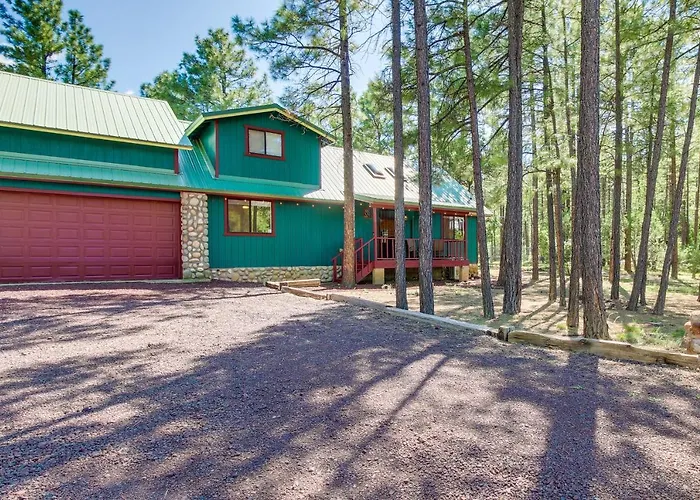 Less Than 1 Mi To Rainbow Lake Family Home With Fire Pit
