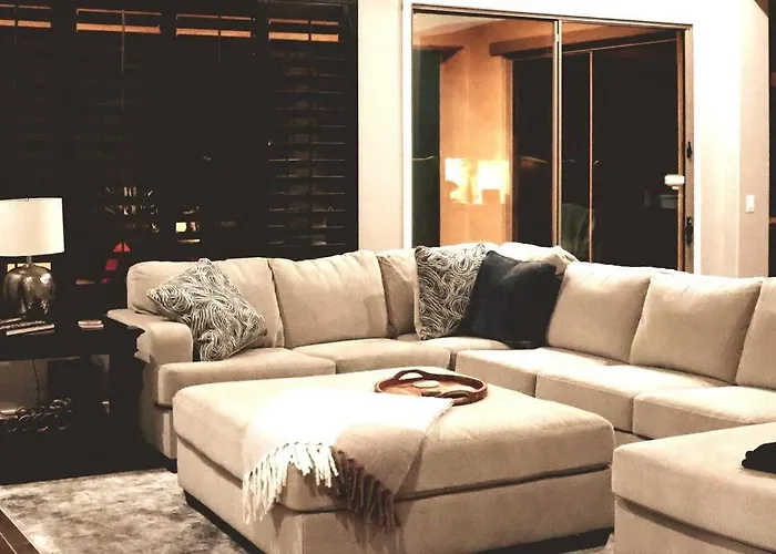 Phoenix Home With Heated Pool, Desert Views & Hot Tub