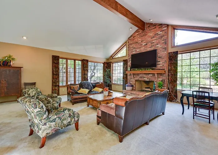 Hot Tub + Games: Spacious Golf Retreat In Payson