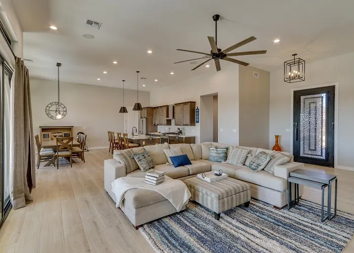 7 Mi To Lost Dutchman: Home W/ Pool + Patio!