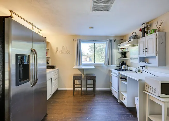 5 Mi To Dtwn: Pet-Friendly Phoenix Studio W/ Yard