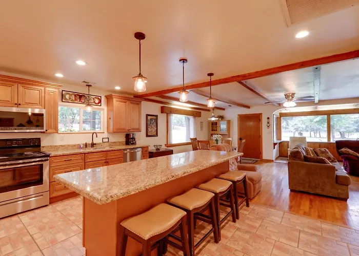 Cozy Cabin On 1 Acre In Premier Pine Neighborhood