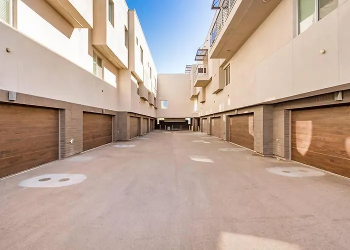 Miller Square 1009