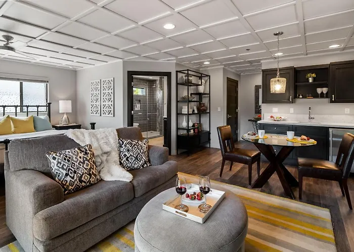 Honeysuckle Villa- Romantic Getaway