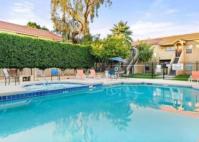 The Hidden Gem, King Bed & Swimming Pool!