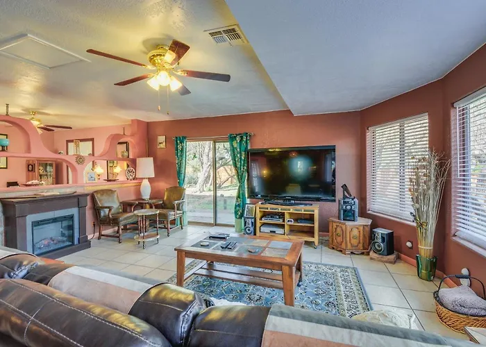 Artfully Decorated Cottonwood Home: Pets Welcome!