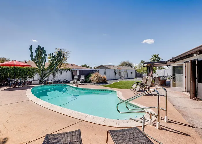 2 Mi To Old Town Scottsdale: Home W/ Pool Table!