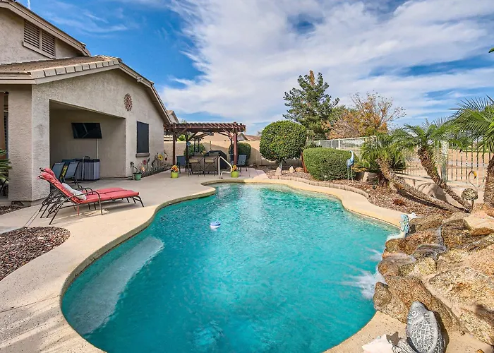 Pool Table + Bar! Family-Friendly Phoenix Retreat
