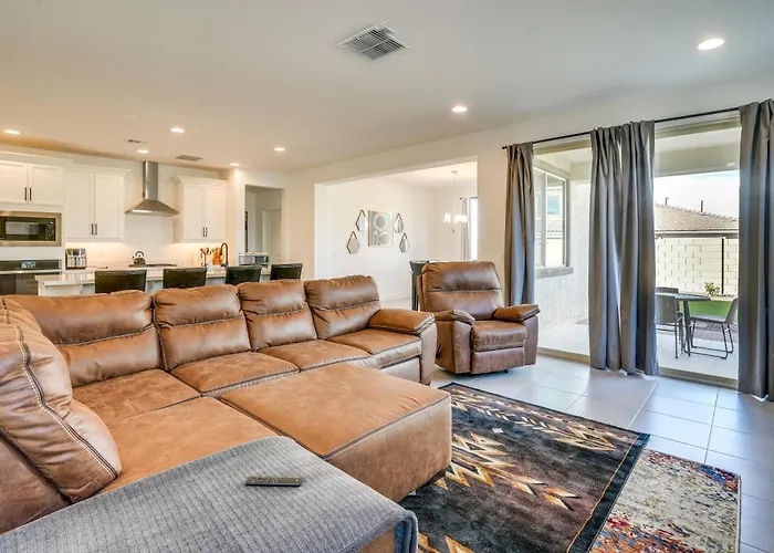 5 Mi To Westgate! Newly Built Family Retreat