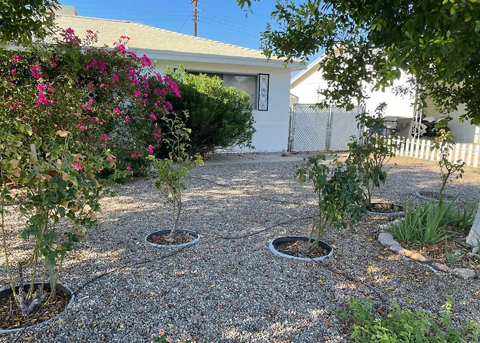Cozy Home With Sparkling Pool/Pet Friendly